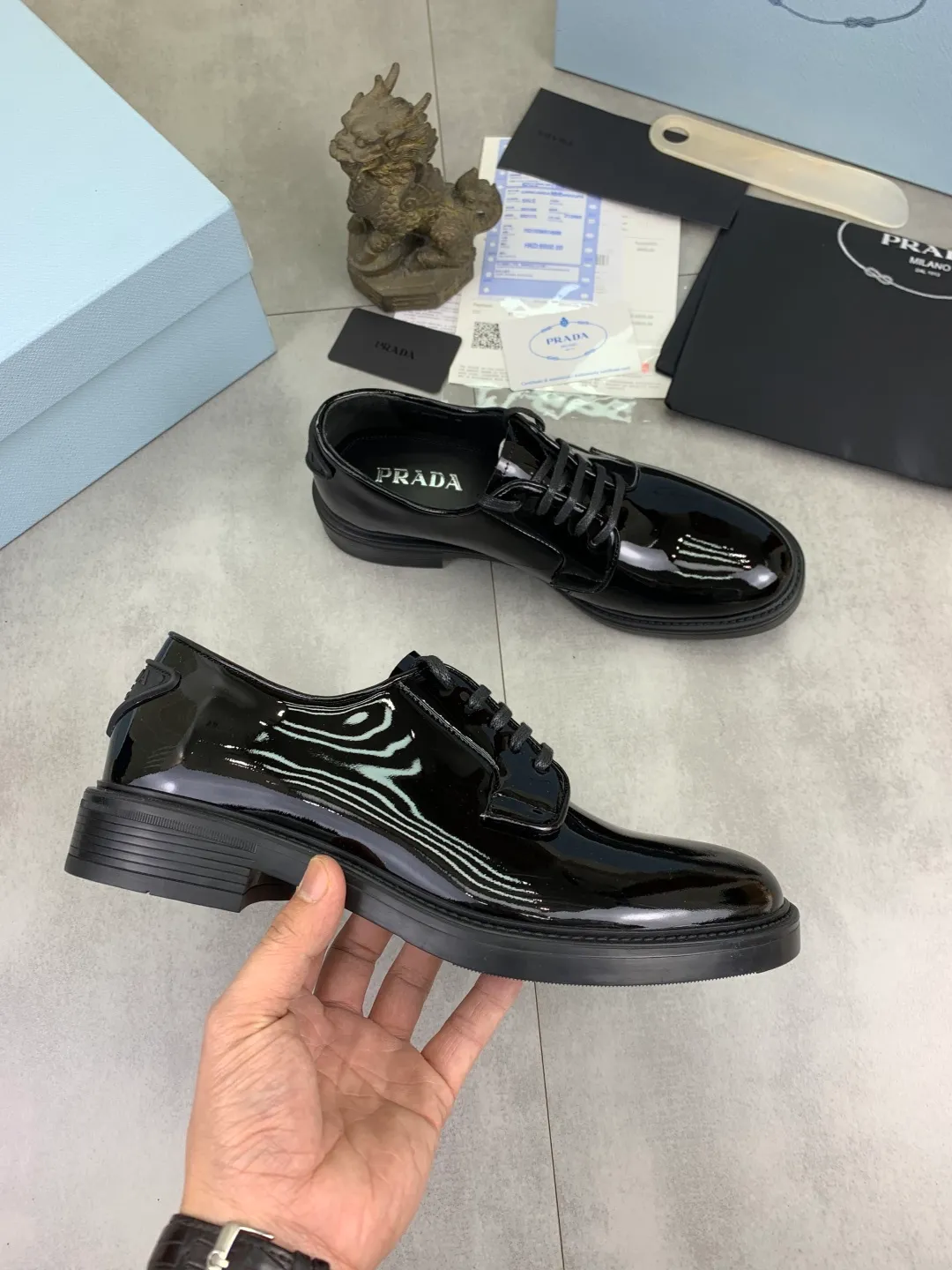 Men's Men's Shoes💰P640💰[New Style] High Quality Water-dyed Niuli 🆘[PRADA] Prada's latest casual business leather shoes for men! Listed simultaneously! The fabric is made of specially imported original calfskin, and the interior is made of imported water-dyed cowhide. It is absolutely luxurious and leads the fashion trend. High-end combination rubber outsole, size: 38-44 (45 and 46 can be customized) 3️⃣ colors available